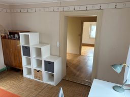 OG - Flur und Treppe ins DG